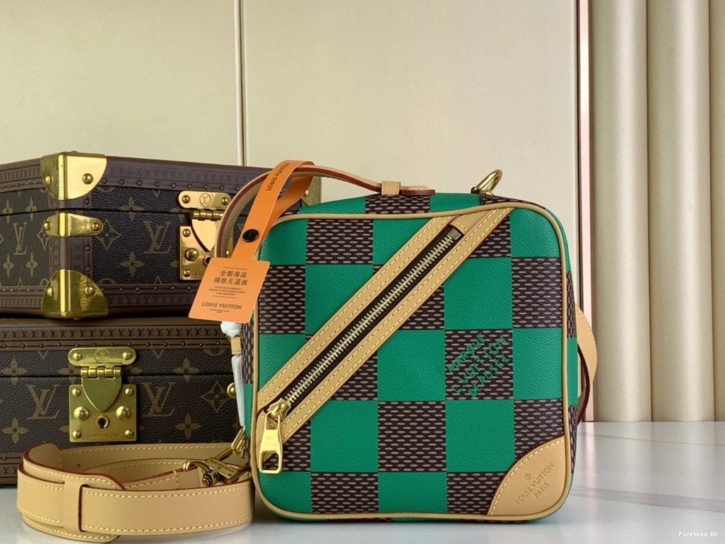 First bag ru LOUIS Chess Messenger-24*24*8CM VUITTON 0723